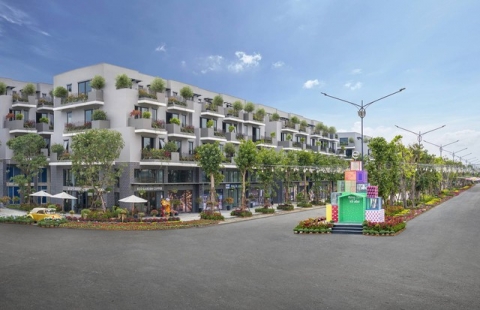 Không gian mua sắm sôi động tại nhà phố quảng trường đầu tiên tại Nghệ An Không gian mua sắm sôi động tại nhà phố quảng trường đầu tiên tại Nghệ An